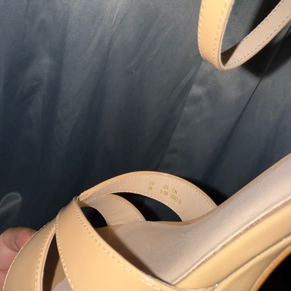 Stuart Weitzman Beige Platform Heels - Picture 8 of 9